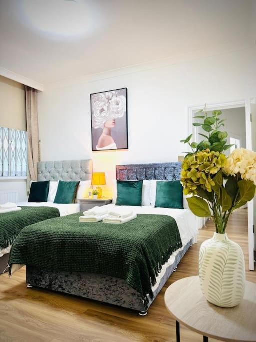 Appartement 64 Queen's Grove Nw8 6er A-full Address *