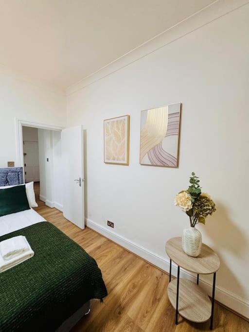 64 Queen's Grove Nw8 6er A-full Address * Londres